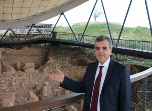 Başkan Beyazgül Göbeklitepe'de uzaylıları işaret etti;