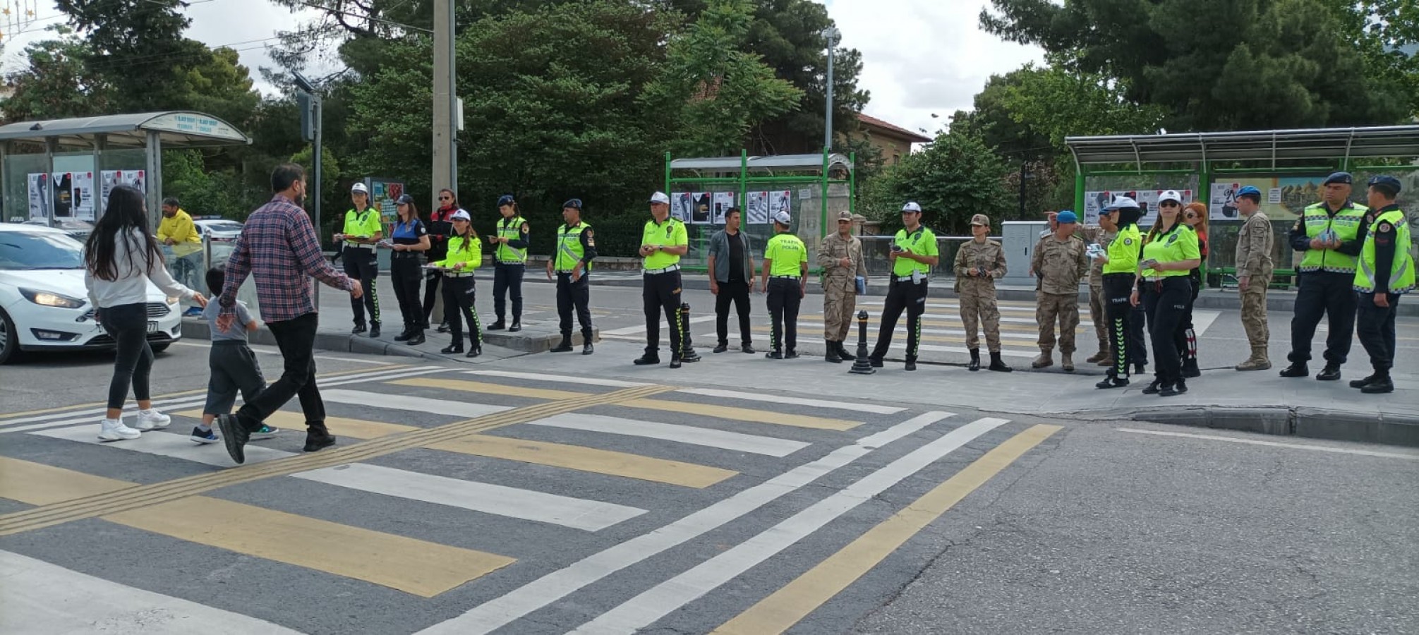 Şanlıurfa’da "Yayalar için 5 adımda güvenli trafik" uygulaması;