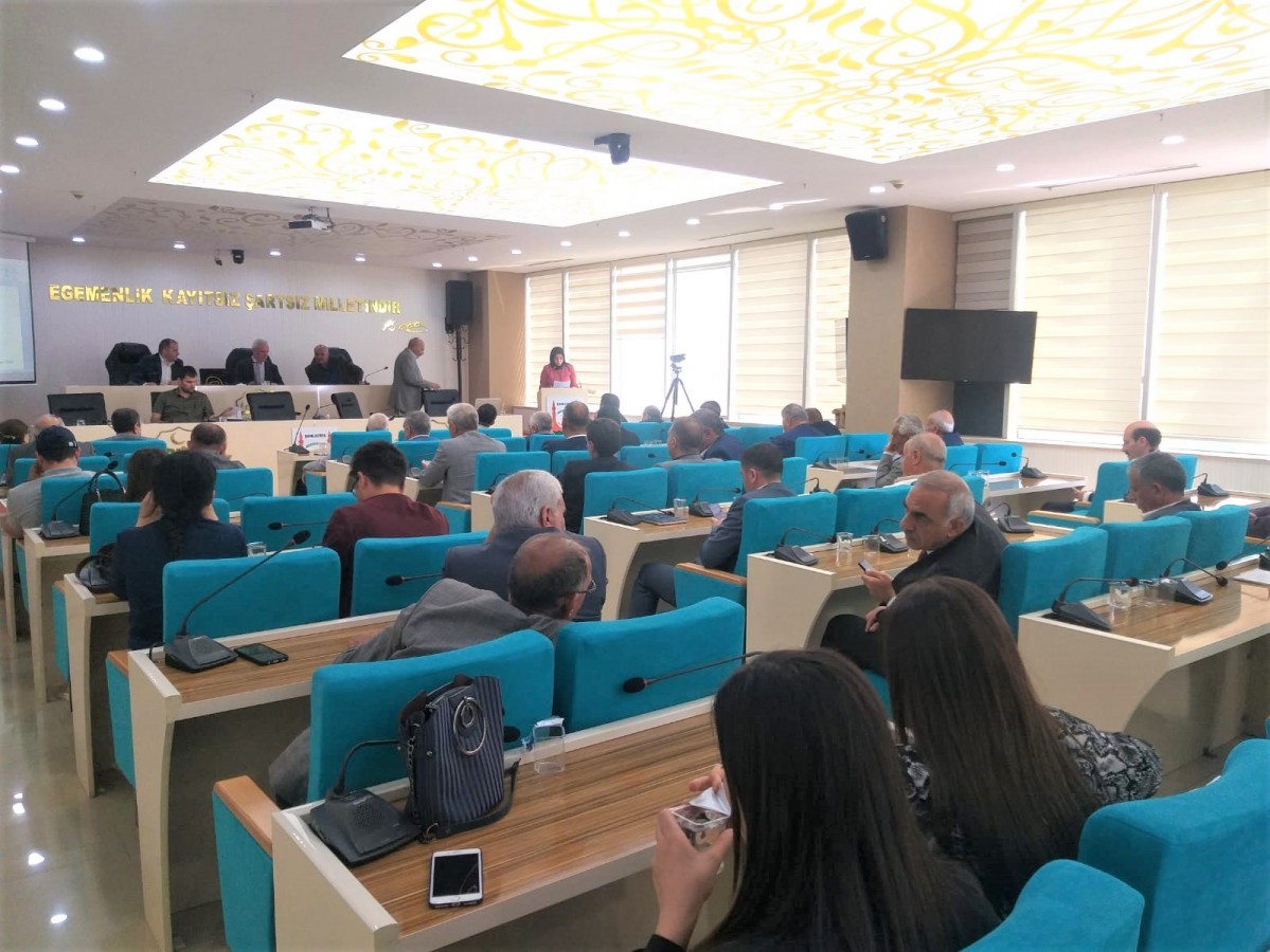Birecik’teki mahallenin su sorunu meclise taşındı;