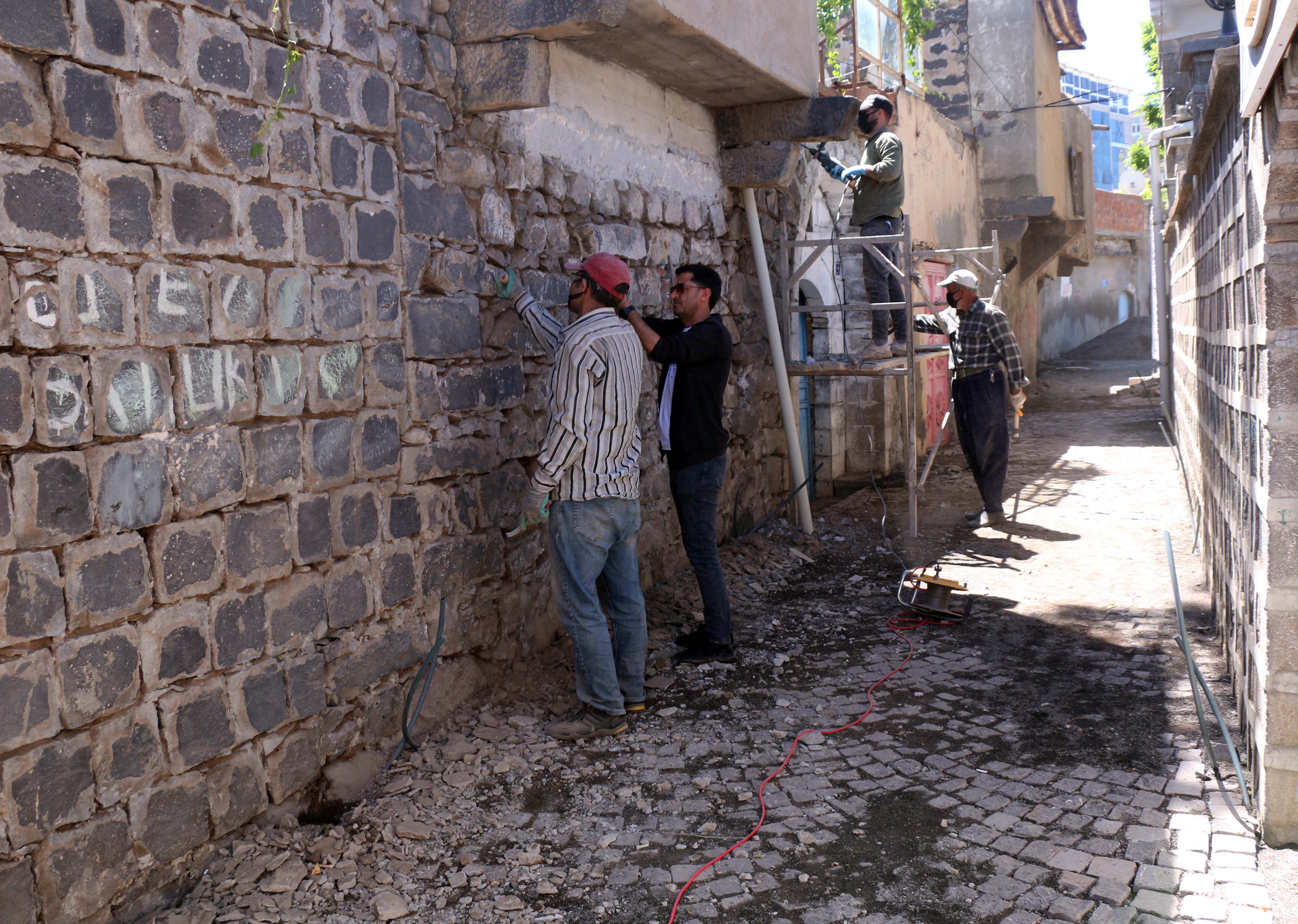 Siverek'te tarihi sokaklar restore ediliyor;