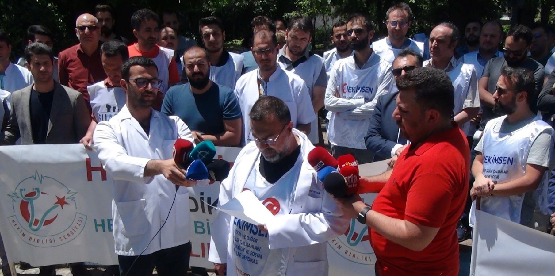 Şanlıurfa'da doktorlardan iş bırakma eylemi;