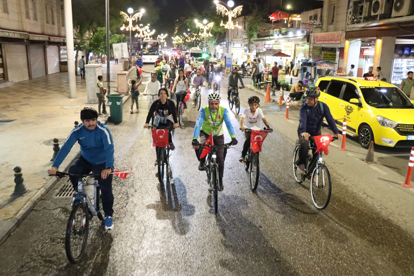 Gençlik Bayramı'nda Şanlıurfa sokaklarında pedal çevirdiler;