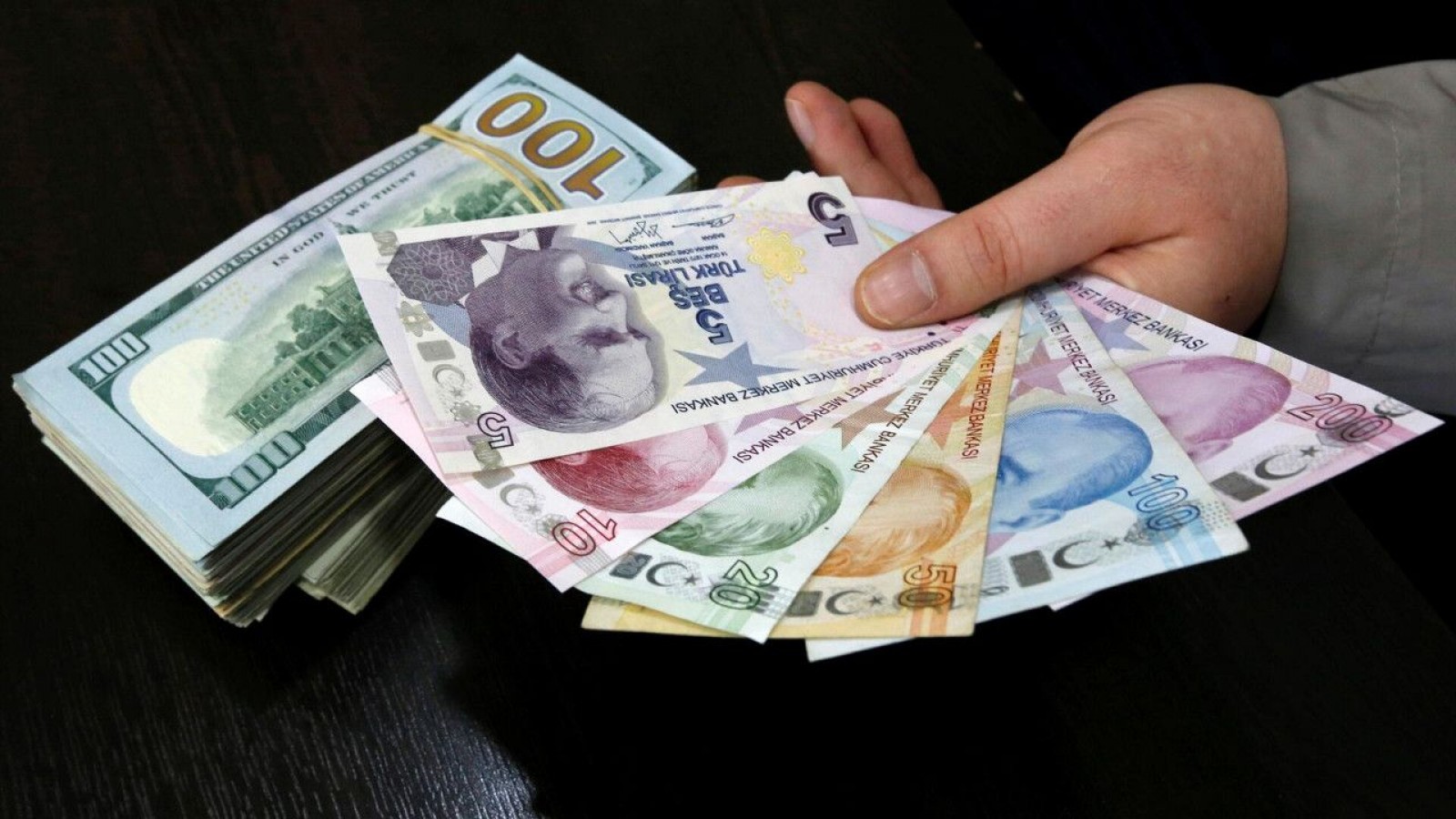 Dolar 16 lirayı aştı;