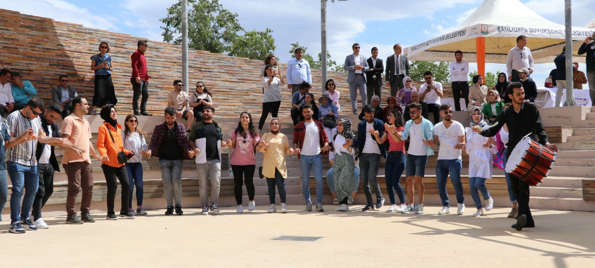 ‘Tarihin Sıfır Noktası’ Göbeklitepe’de halay çektiler;