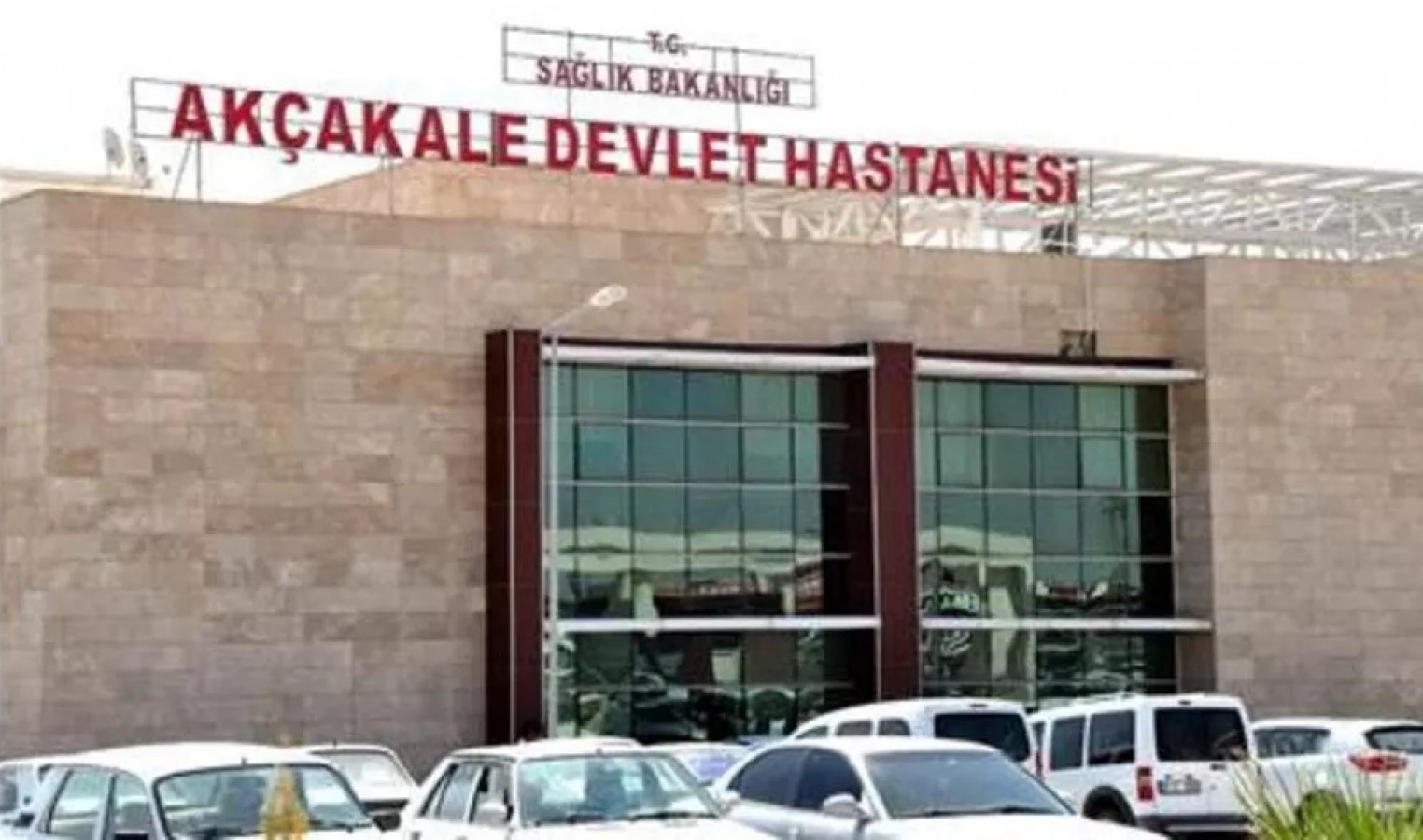 Akçakale’de köy yolunda sıkışmalı kaza! 2 yaralı;