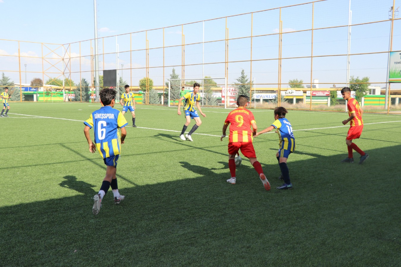 Genç sporcular yeteneklerini sergiledi;