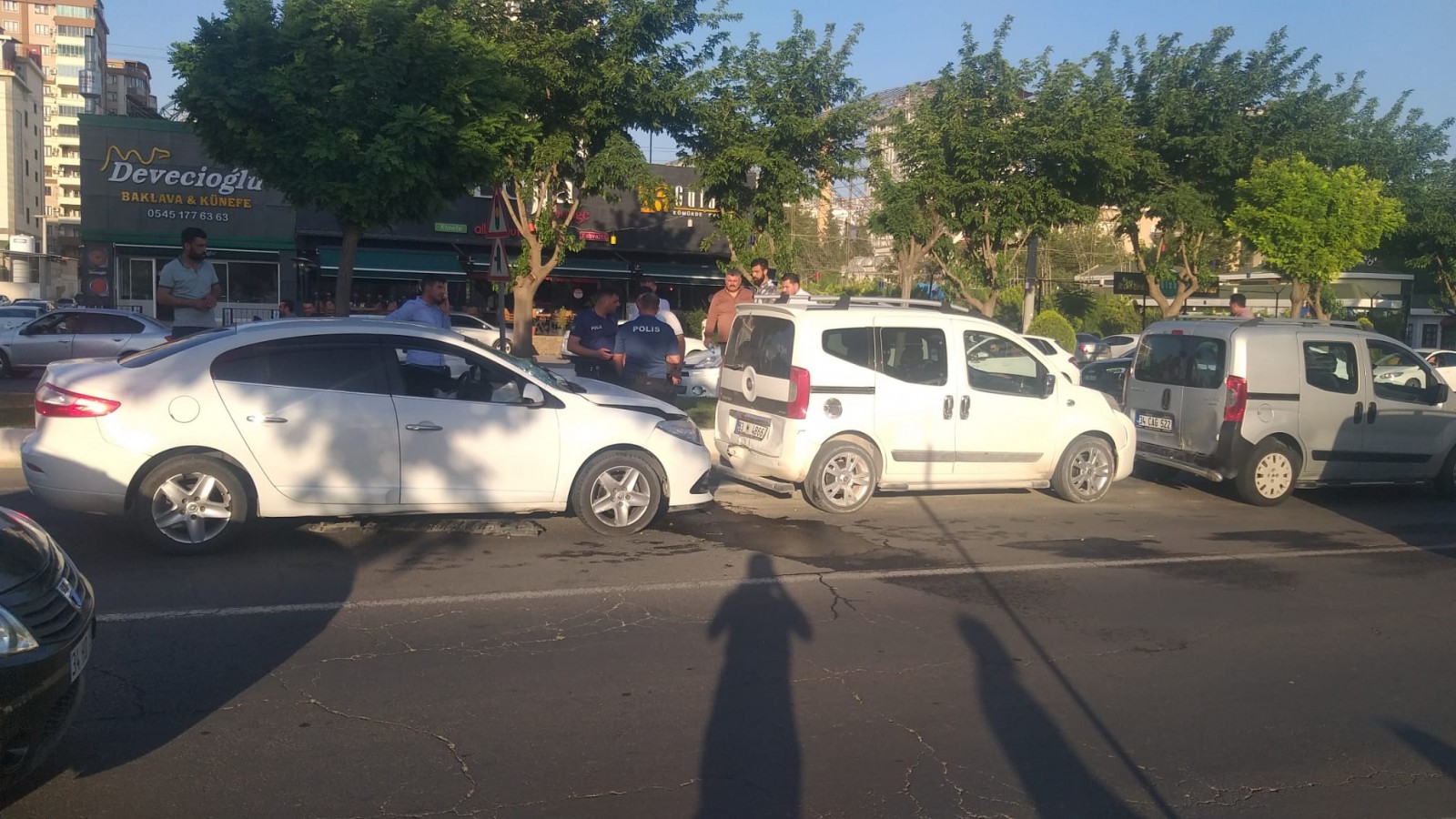 Akşam saatlerinde zincirleme kaza;