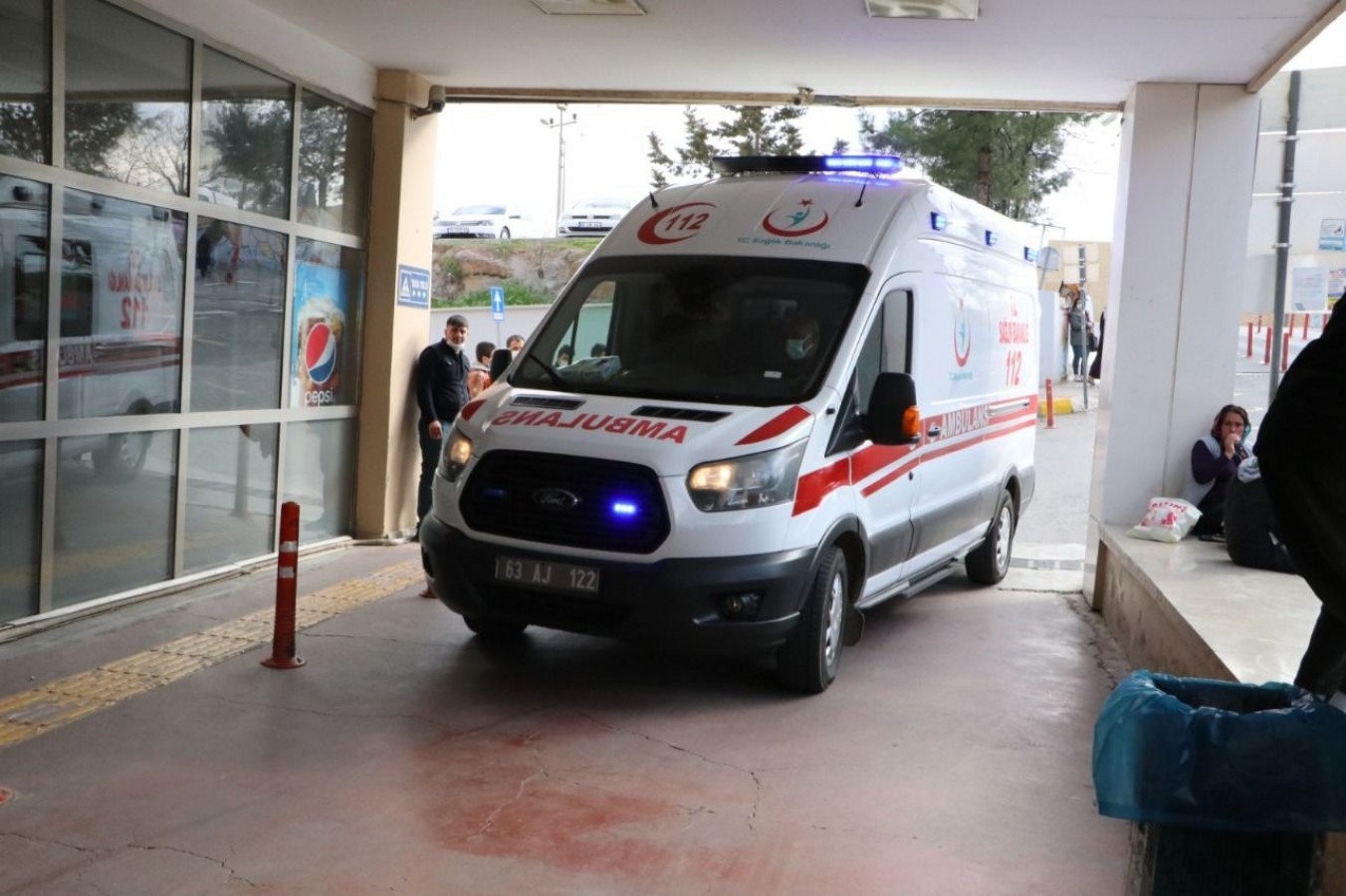 Kriz giren madde bağılısı şahıs evdekilerini rehin aldı!;