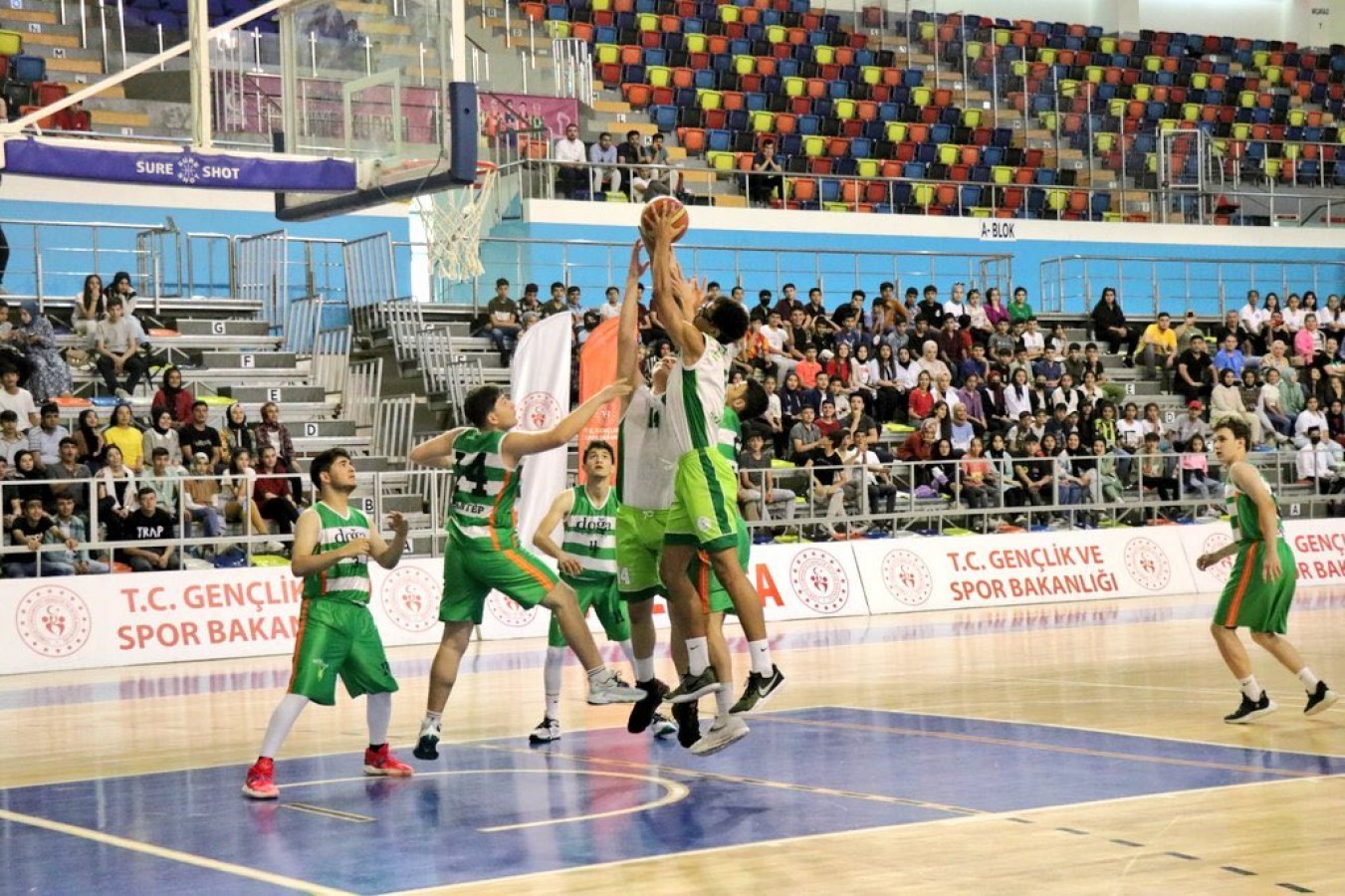 Şanlıurfa’da gençlerin basketbol turnuvası tamamlandı;