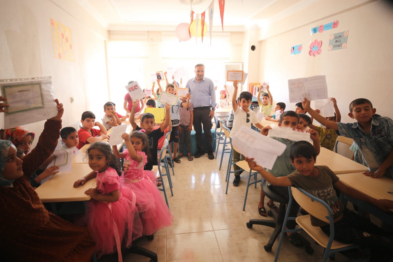 Eyyübiye’de çocuklara karne hediyesi;