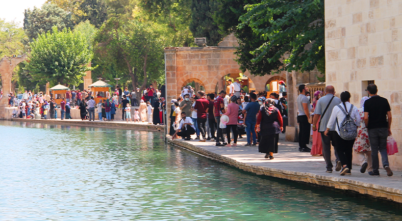 Kişi başına düşen vekil sayısı en az illerden biri Şanlıurfa;