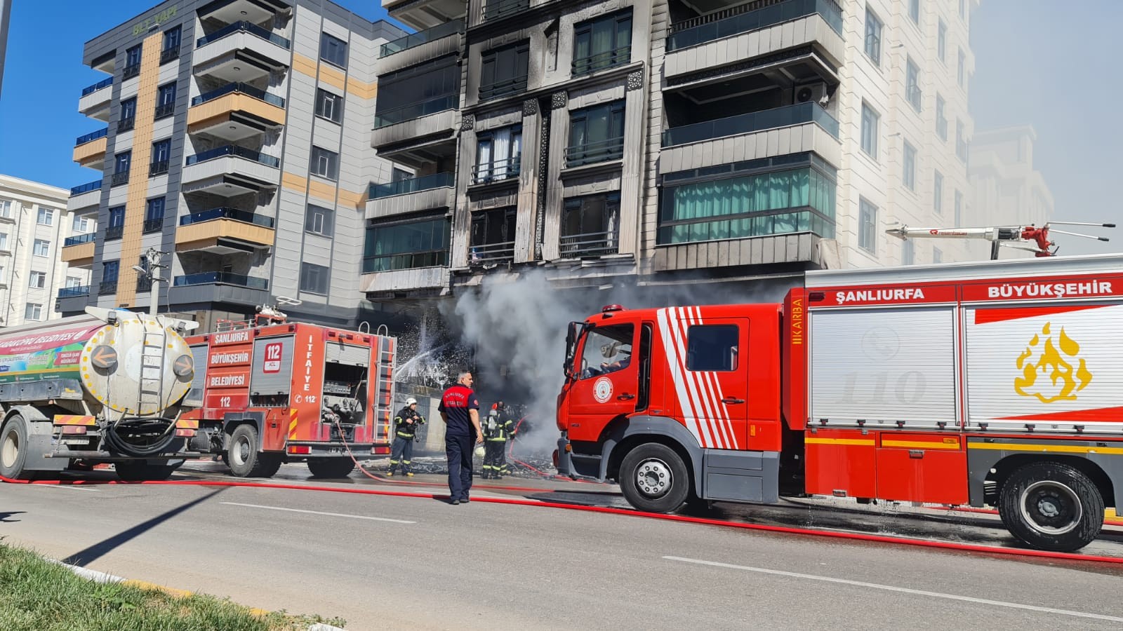 Karaköprü'de inşaat malzemeleri satan iş yerinde yangın - EK;