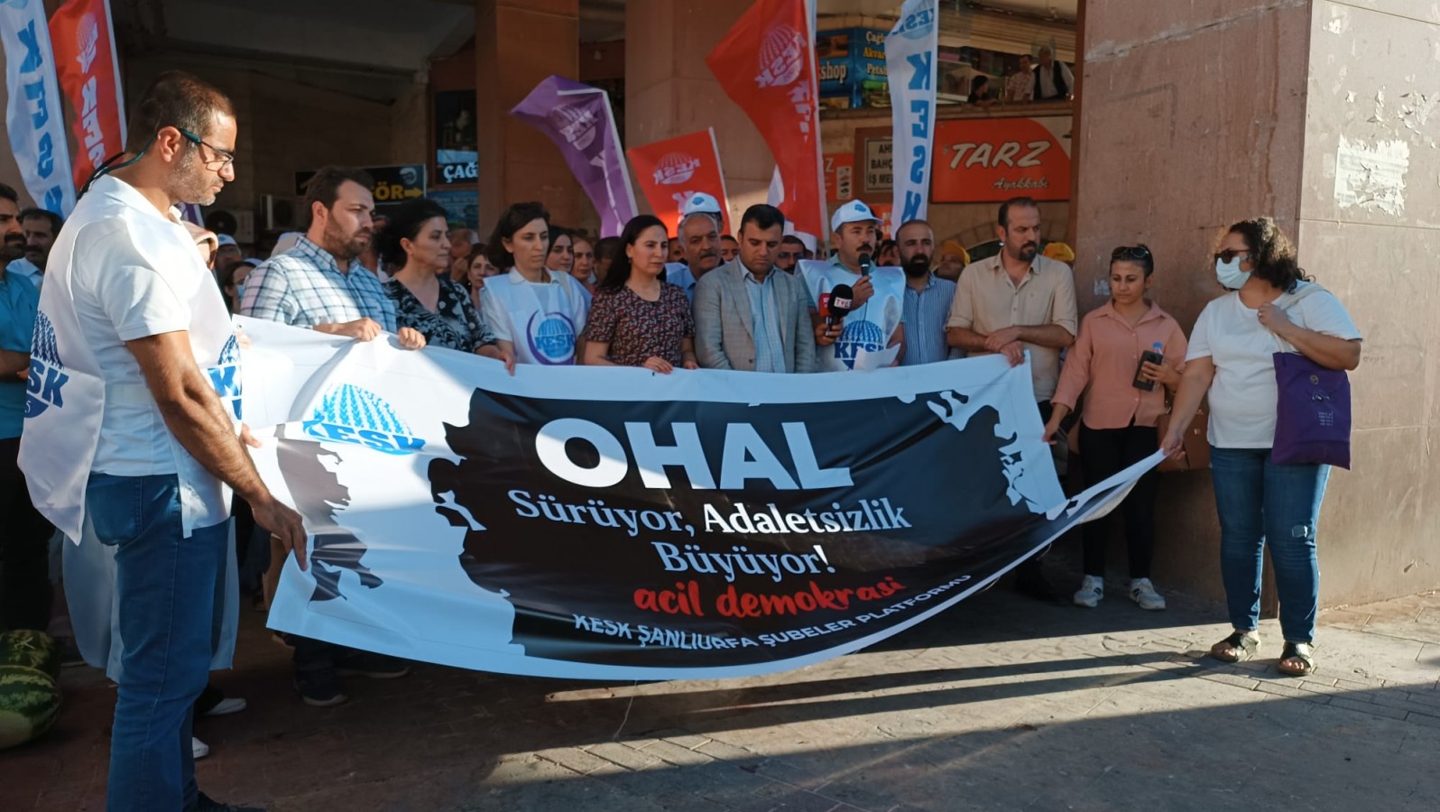 KESK'ten OHAL'in yıl dönümünde adalet nöbeti! “OHAL sürüyor, adaletsizlik büyüyor!”;