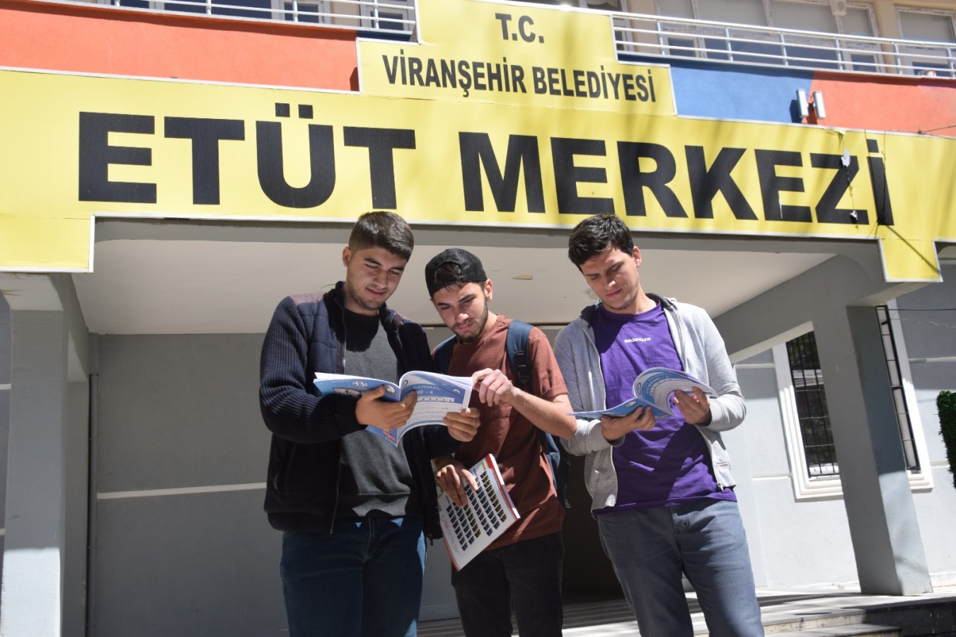 Viranşehir’deki etüt merkezleriyle öğrenciler YKS'de başarı yakaladılar;