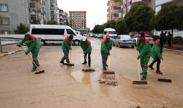 Karaköprü'de Yağmur sonrası Oluşan Çamurlar Temizleniyor