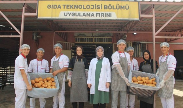Şanlıurfa'da Öğrenciler Ekmek Üretiyor;