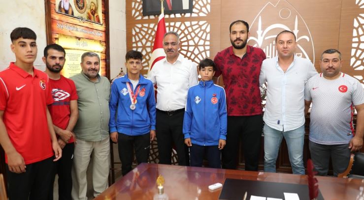 Eyyübiye Belediye Başkanı Eyyübiye'li Başarılı Sporcuları Ödüllendirdi;