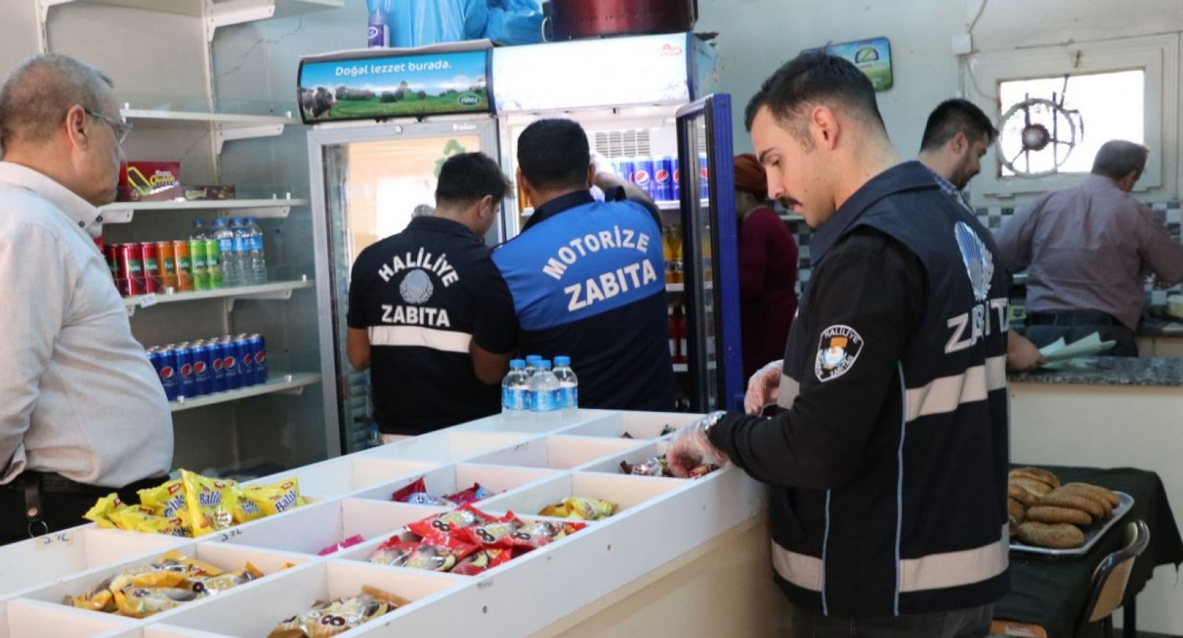 Haliliye Zabıtası Okul Çevrelerinde ki Market ve Bakkalları Denetledi;