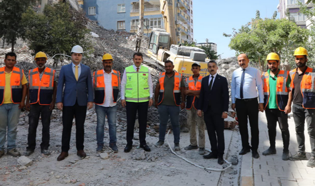 Urfa'da Enkaz Kaldırma ve Yıkım Çalışmaları 2 Ayda Tamamlanacak;