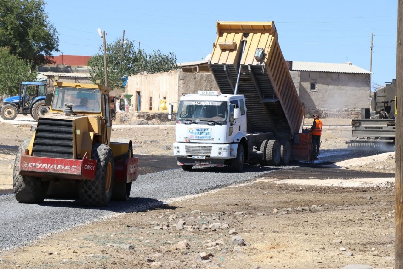 Haliliye’de 3 Mahallede Yol Yapım Çalışması