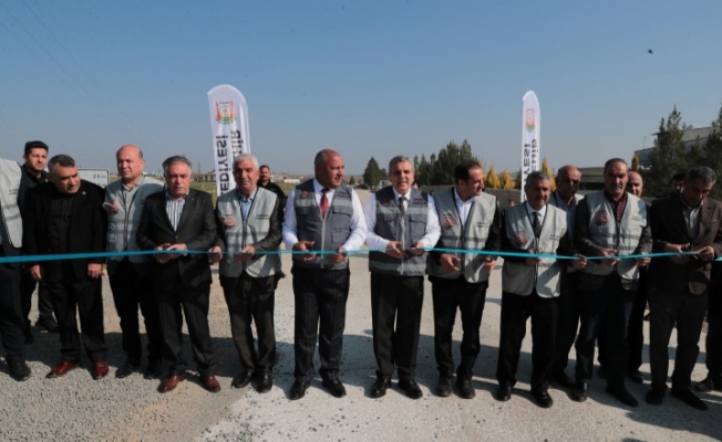 Ceylanpınar'da Dokuz Mahalleyi Bağlayan Ömürlük çelik hasırlı beton yollar yapıyoruz;