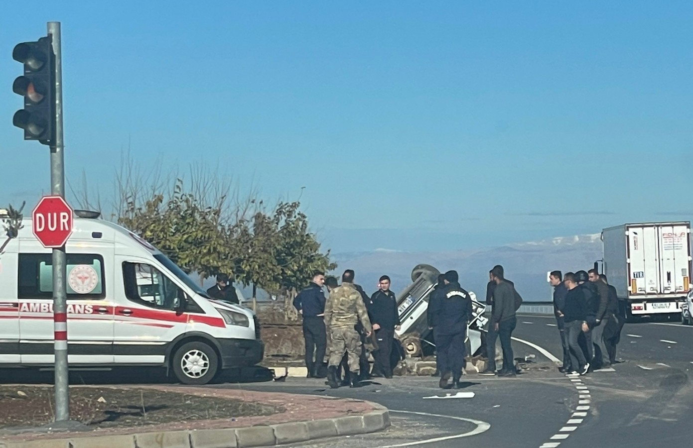 Şanlıurfa Hilvan Cezaevi Önünde Kaza 1 Ölü 3 Yaralı..;