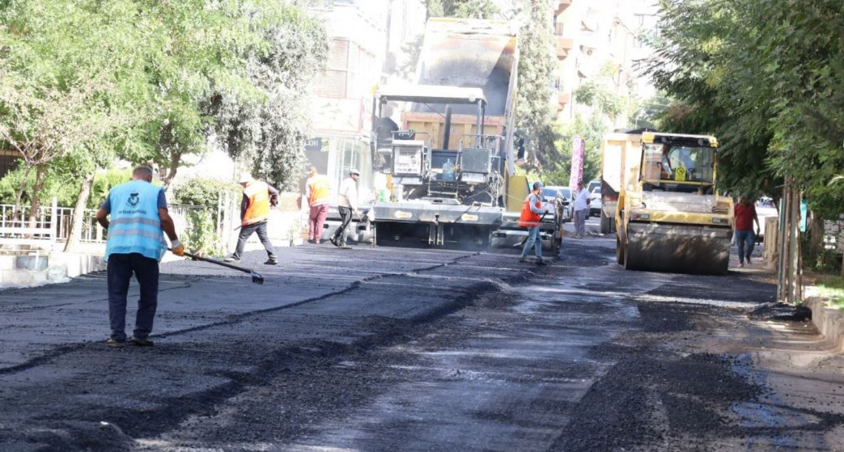 Haliliye Belediyesi ara sokaklarda asfalt çalışması