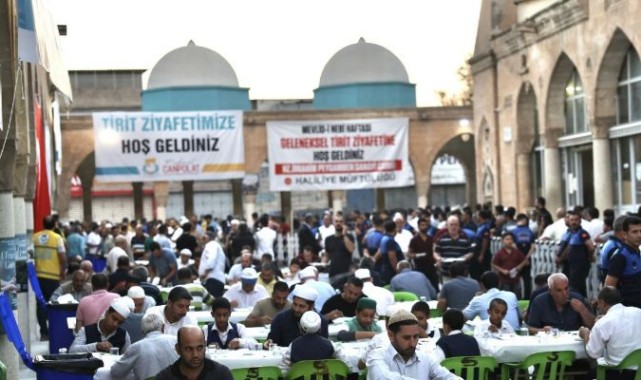 Haliliye Belediyesi Urfa'da Binlerce Kişiye Geneleksel Tirit Ziyafeti