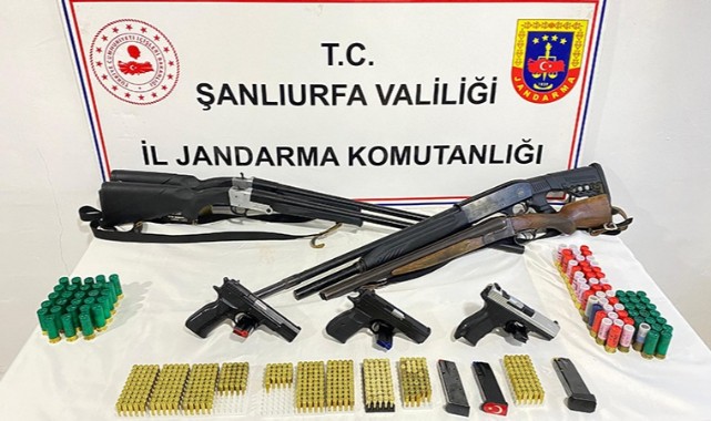 Urfa Bozova'da Ruhsatsız Silah Operasyonu 5 Kişi Gözaltına Alındı;